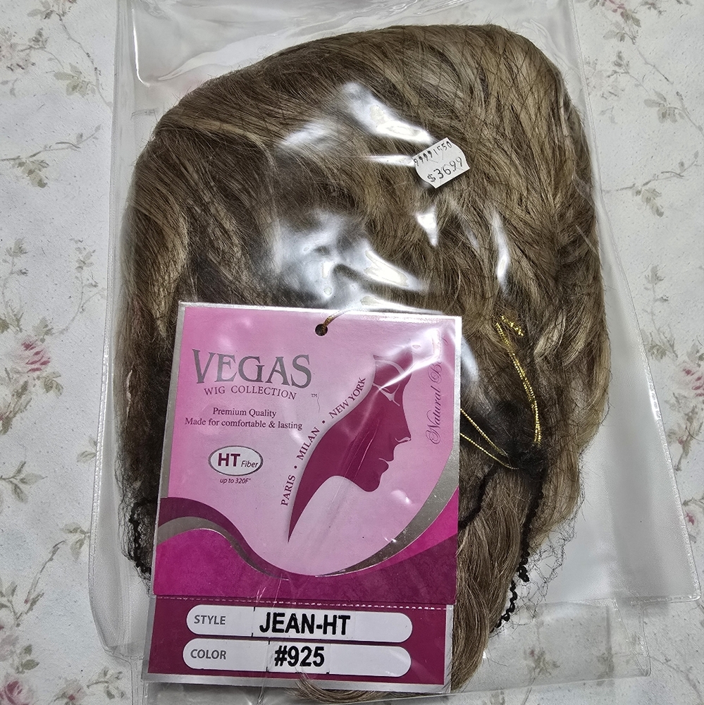 Vegas Wig Collection Short Synthetic Hair Wig - Picture 4 of 9